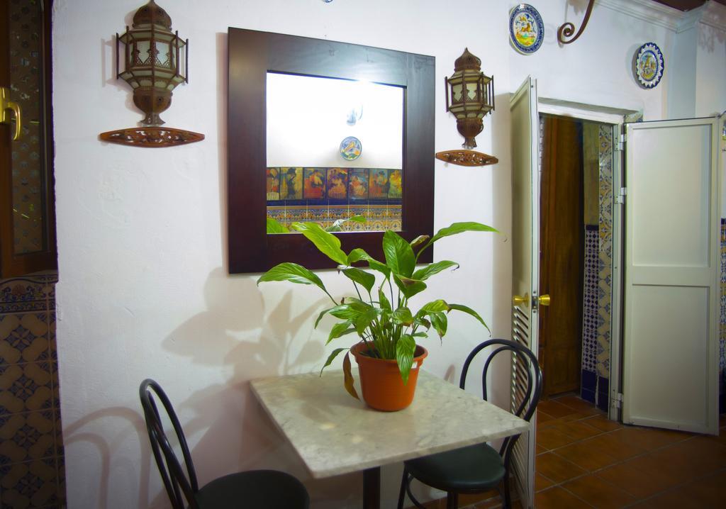 Pension Santa Maria La Blanca Sevilla Exteriör bild