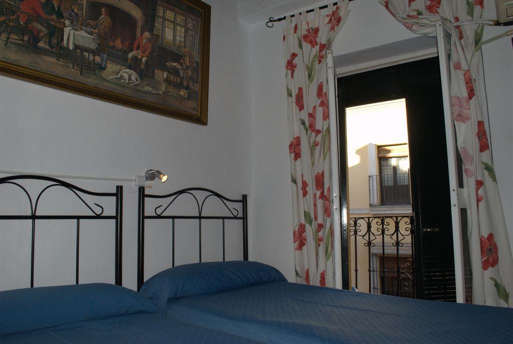 Pension Santa Maria La Blanca Sevilla Exteriör bild