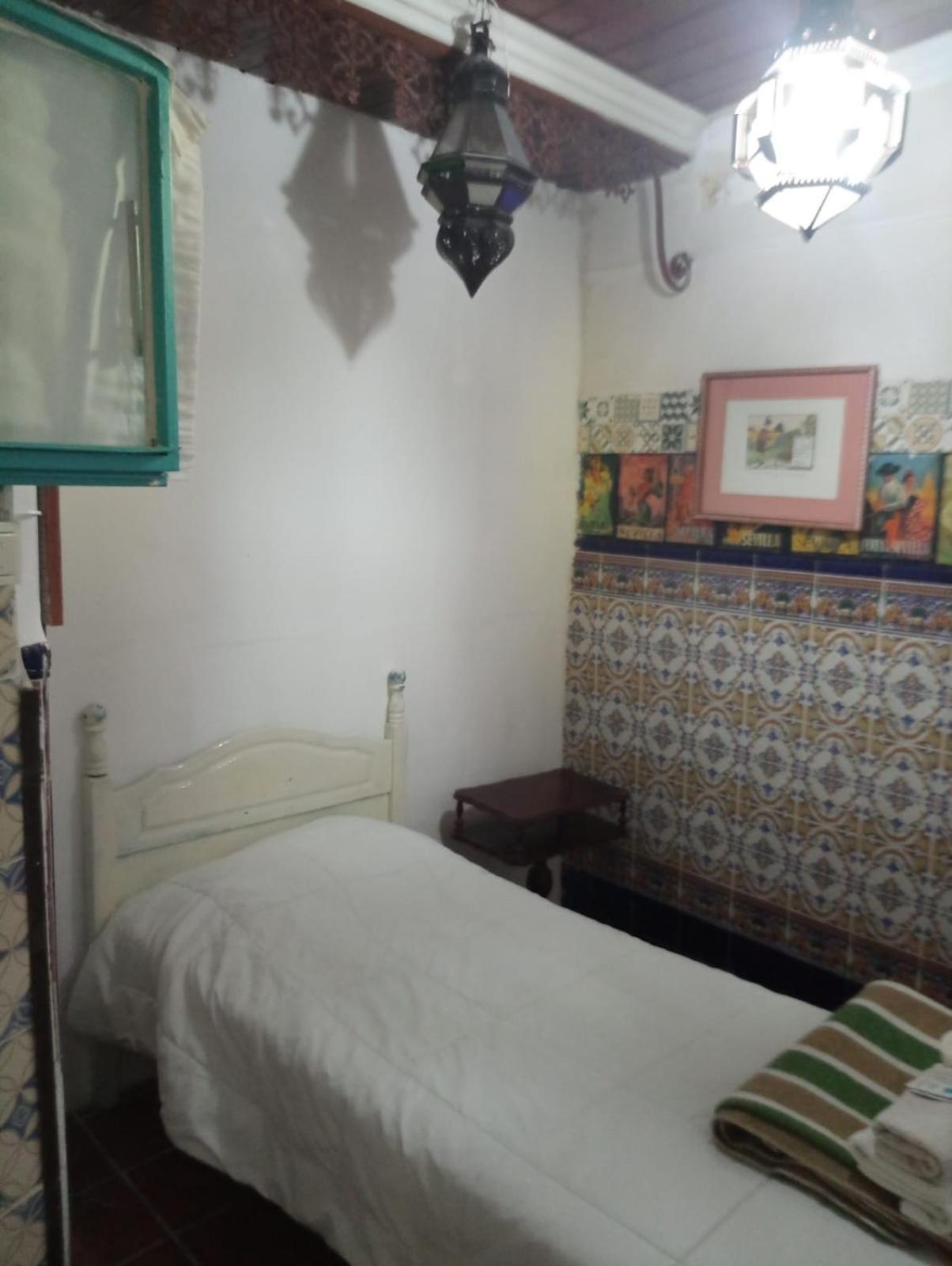Pension Santa Maria La Blanca Sevilla Exteriör bild