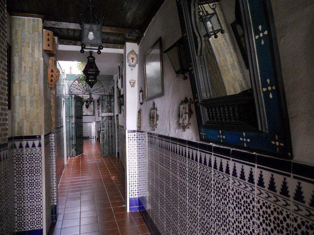 Pension Santa Maria La Blanca Sevilla Exteriör bild