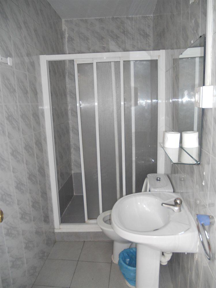 Pension Santa Maria La Blanca Sevilla Exteriör bild