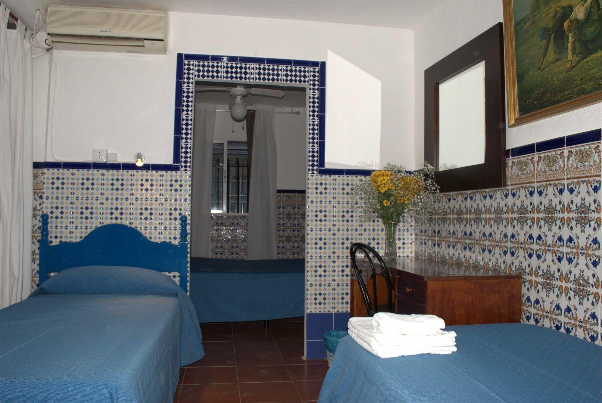 Pension Santa Maria La Blanca Sevilla Exteriör bild