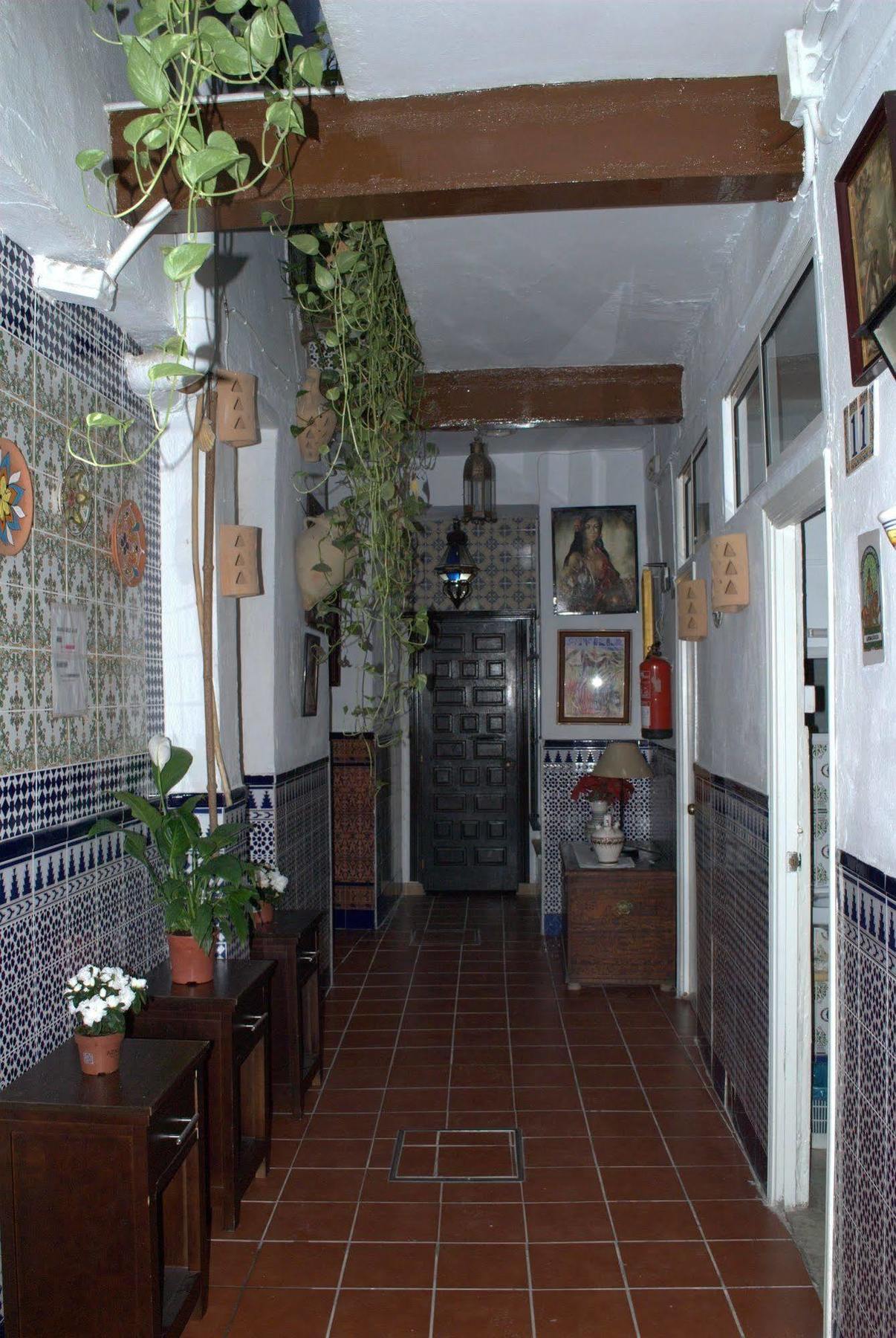 Pension Santa Maria La Blanca Sevilla Exteriör bild