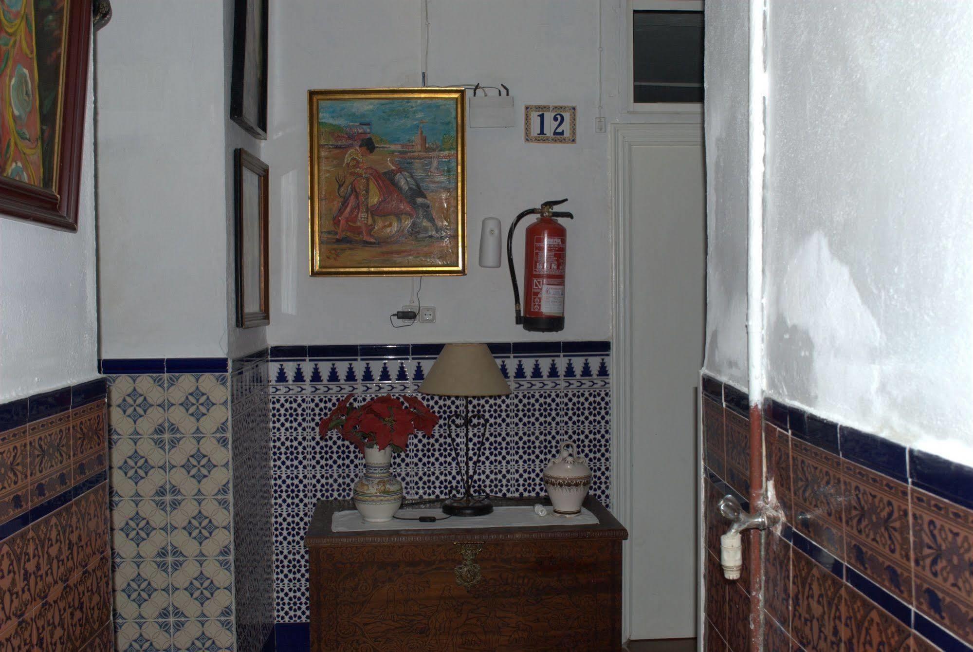 Pension Santa Maria La Blanca Sevilla Exteriör bild