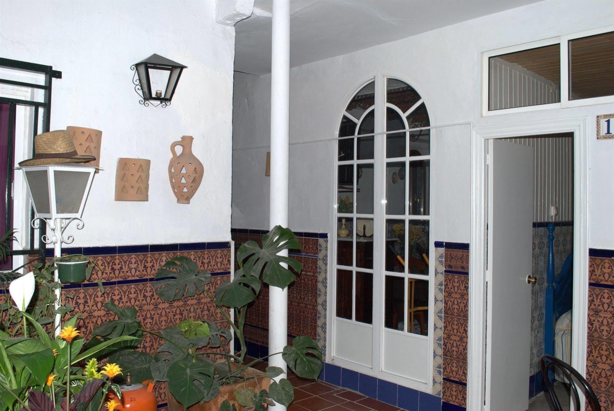 Pension Santa Maria La Blanca Sevilla Exteriör bild